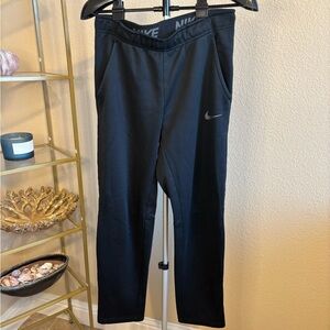 Women’s size small black Nike activewear jogger sweatpants